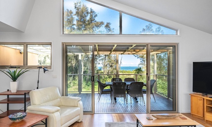 Long Beach House | 3-Bed Seaside Serenity Escape at Long Beach