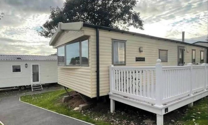 Exmouth Cabin | 3 Bed-Sleeps 8-Pet Friendly-Parking-Sea View