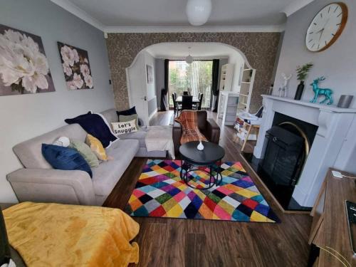 Droylsden House | 3 Bed Spacious House with Parking