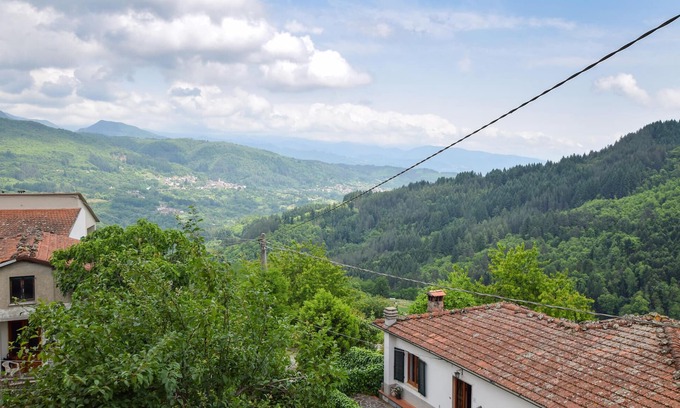 Camporgiano Apartment | 3 bedroom pet friendly apartment in Casciana di Camporgiano