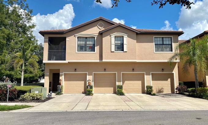 Bee Ridge Condo | 3-bedroom, 2 bath turnkey-furnished condo in sunny Sarasota, Florida