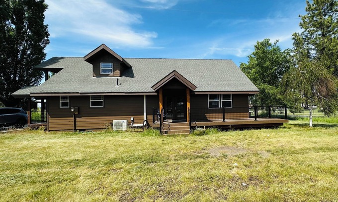 Worley House | 3 bedroom 2 full bath house in beautiful Worley WiFi, AC. Start your getaway