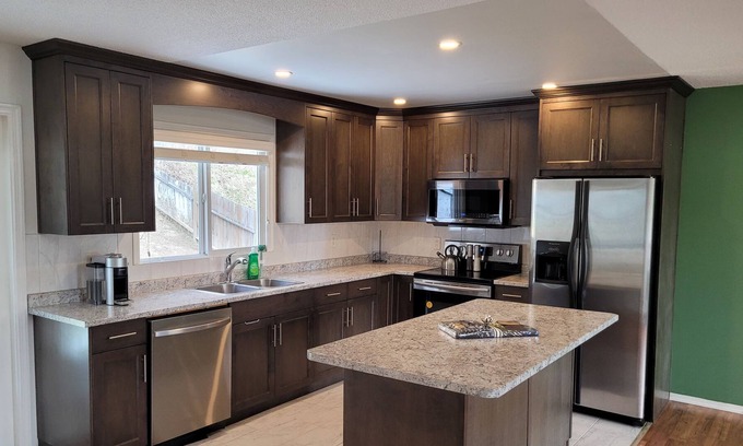 Prince George House | 3 Bedroom(4 beds) Main Floor House With Large Yard and Patio.Family/Pet Friendly