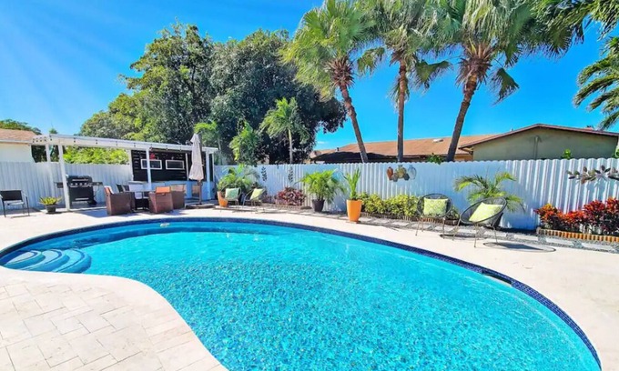 Pembroke Pines Apartment | 3 Bedroom 630250 by Houzlet