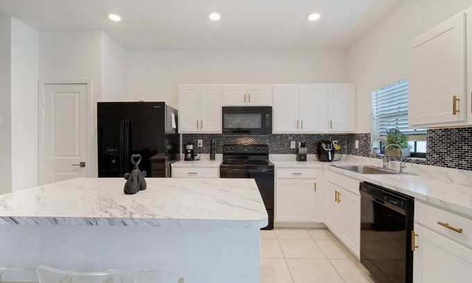 Florida City Apartment | 3 Bedroom 632163 by Houzlet