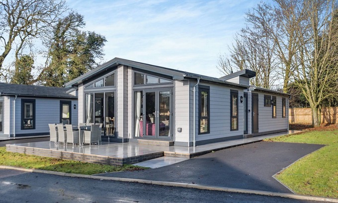 Great Coxwell Ski Chalet | 3 bedroom accommodation in Faringdon