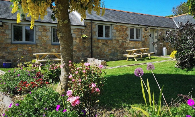 Redruth Cottage | 3 bedroom accommodation in Mawla, near Porthtowan