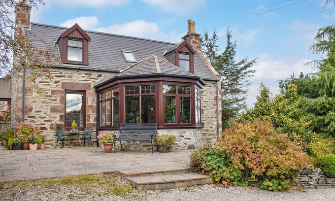 Wartle Cottage | 3 bedroom accommodation in Fisherford, near Inverurie
