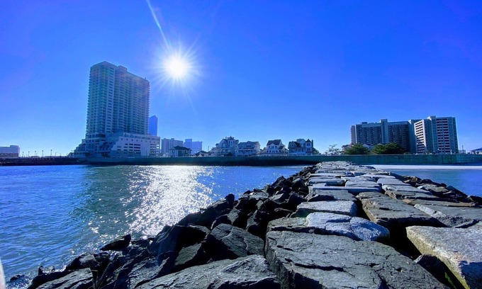 Atlantic City House | 3 bedroom Atlantic City House Steps from Boardwalk, beach, shopping , nightlife.