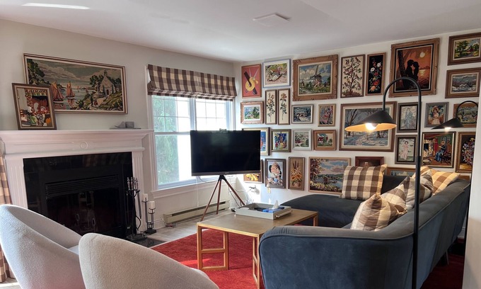 Lac-Brome House | 3 bedroom beautiful condo with Pool/lake/tennis courts access