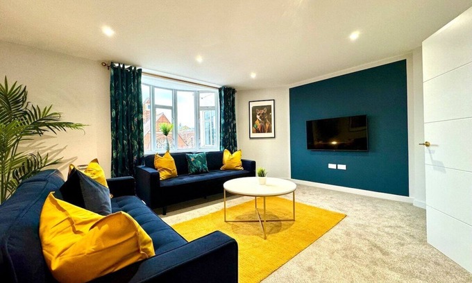 Westbourne Apartment | 3 bedroom- Bournemouth Gem - Near Beach & Town