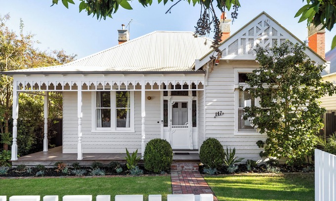 Brighton House | 3 bedroom Brighton home with a huge pool and lush gardens.