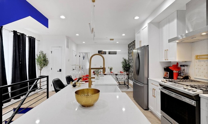 Trinidad Condo | 3-bedroom condo in charming Washington with AC, WiFi. Relax and enjoy