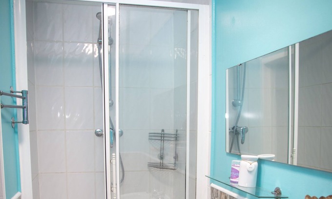 Rochester House | 3 Bedroom Cosy and Spacious House for 6