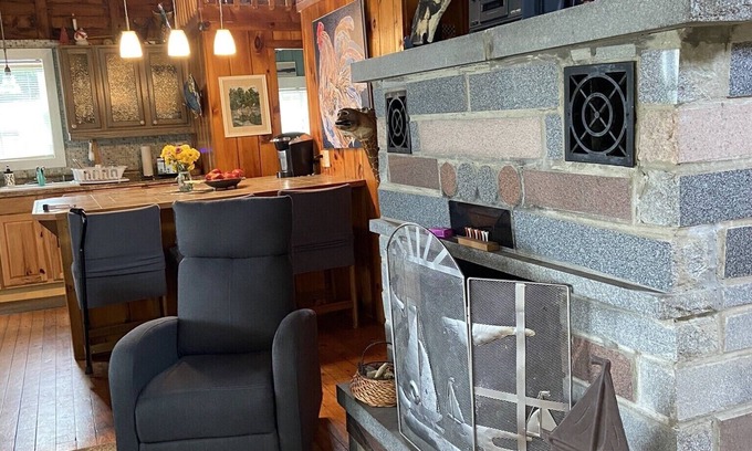 Malletts Bay Cottage | 3-bedroom cottage just 10 minutes from Burlington