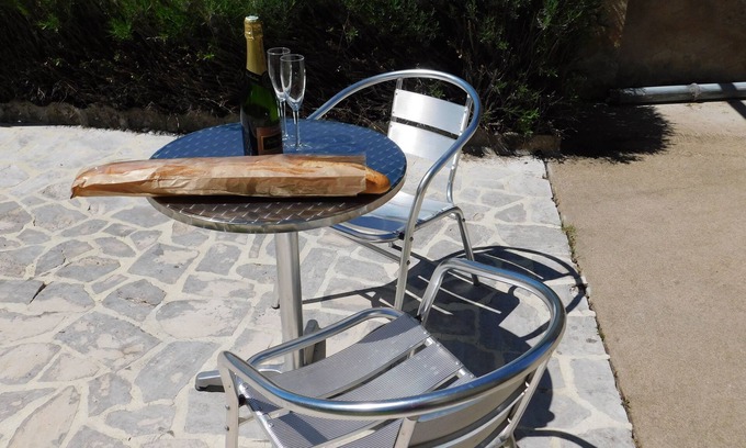 Montbron House | 3 Bedroom Country Cottage, close to town, great for fishing, cycling, walking