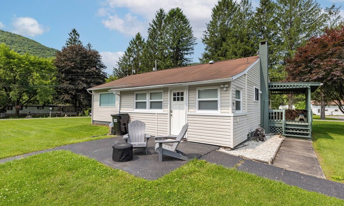 Waterville House | 3-bedroom Creekside Mountain Retreat in Waterville