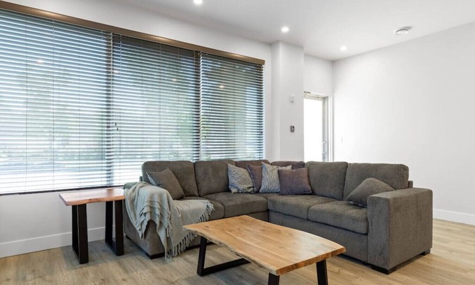 Regional District of Nanaimo Hotel | 3-bedroom Daily Monthly Rates Available Unit 1