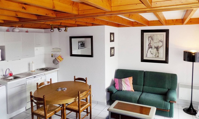 Carnac Apartment | 3 bedroom duplex for 5/6 people in residence with pool