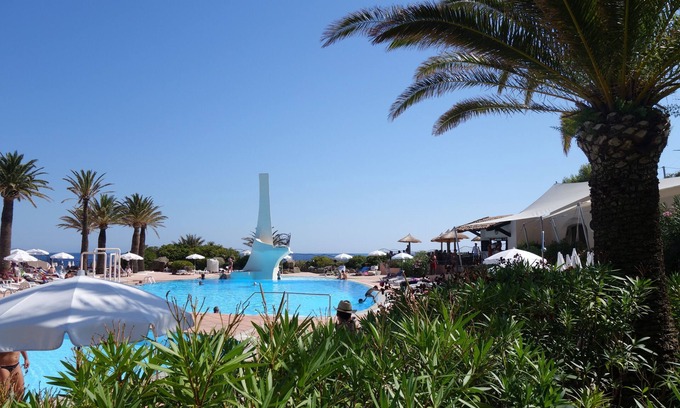 Theoule-Superieur Apartment | 3 bedroom duplex in a luxury compound right on the sea near Cannes