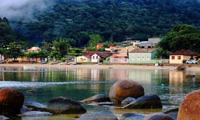 Lisbon Old Town Apartment | 3-Bedroom Duplex in Lisbon’s Trendy Principe Real with Pvt Balcony family only