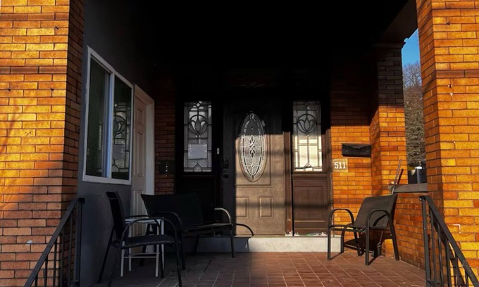Carnegie House | 3-bedroom duplex minutes to downtown