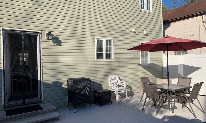 Sylvan Beach House | 3-bedroom Getaway with AC and WiFi in Sylvan Beach - Walk to Everything!