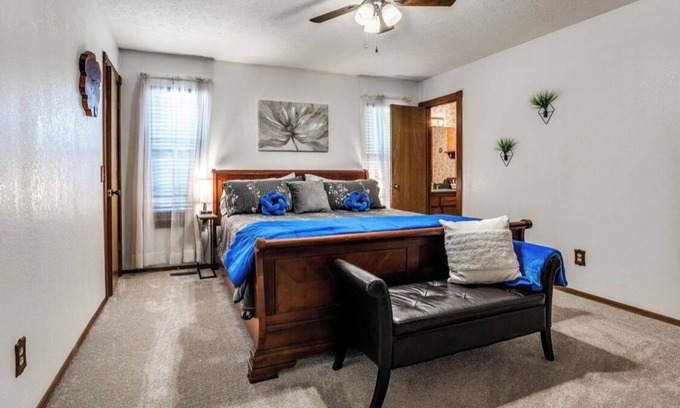 Yukon House | 3 bedroom Home in Yukon!