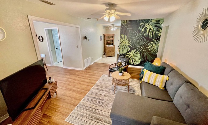 Southeast Pensacola House | 3 Bedroom Home Near Downtown PensacolanPet Friendly With One-Time Pet Fee