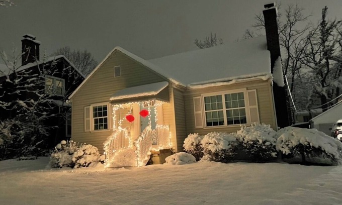 Dicken House | 3 Bedroom House 1 Block from Michigan Stadium