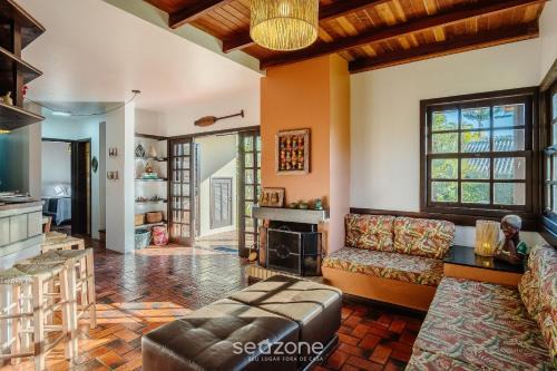 Garopaba House | 3-Bedroom House 350m from the Beach TAB0140