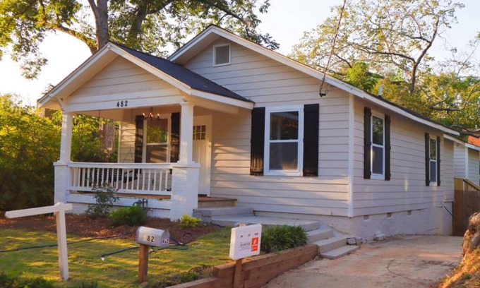 East Side House | 3-bedroom house in pleasant Atlanta with AC