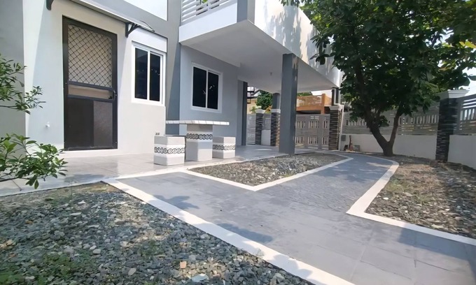 Imus House | 3-bedroom house with a garden, located in a safe, guarded village, with AC.