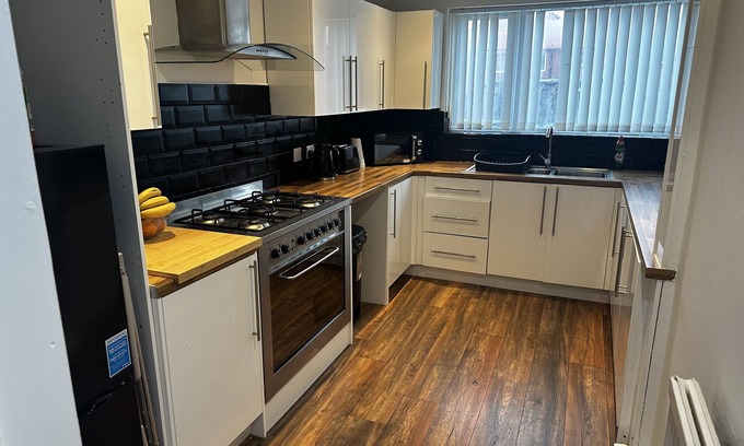 Blackpool House | 3 bedroom House with cinema room and hot tub.