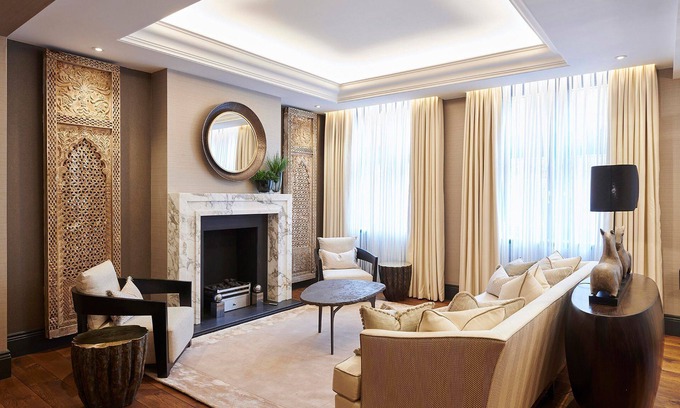 Royal Borough of Kensington and Chelsea Apartment | 3-Bedroom Jaw-Dropping Luxury with Patio in Kensington