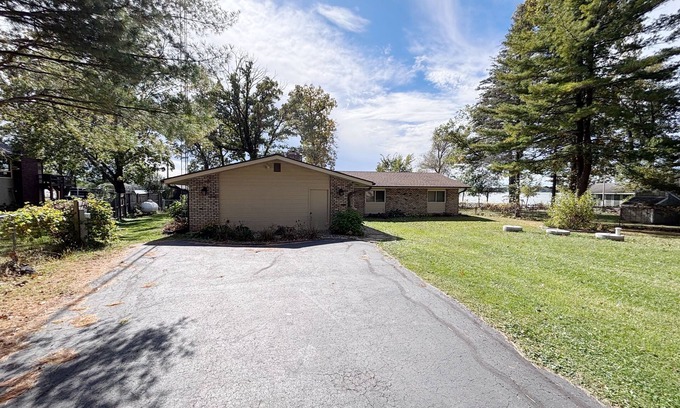 Briggsville House | 3-Bedroom Lake House Briggsville