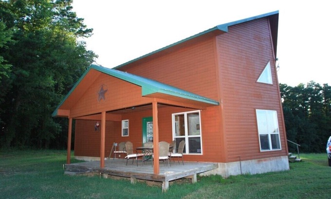 Hatfield Cabin | 3 Bedroom located on 450 acres w/hot tub, private UTV Trails