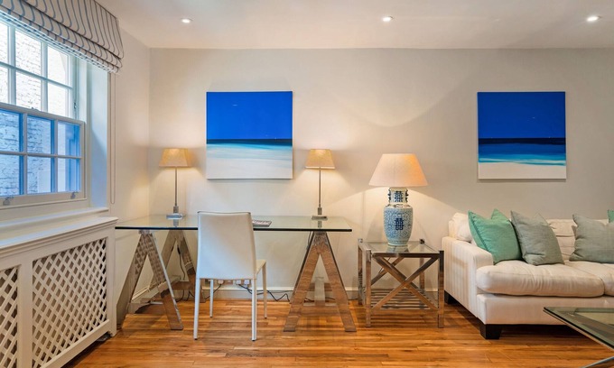 City of Westminster House | 3 Bedroom Mews House - Marble Arch