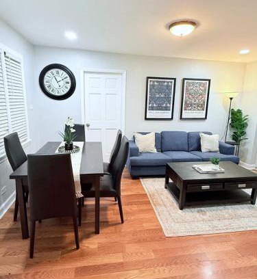 River Grove House | 3 bedroom near O'Hare Airport- King bed 1 Story