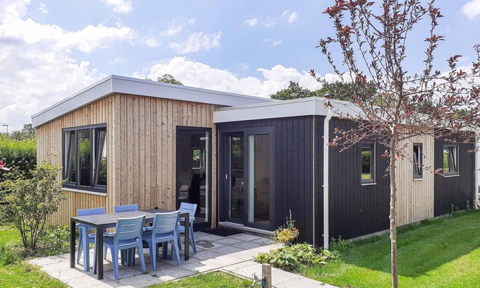 Heinkenszand House | 3 bedroom nice home in Heinkenszand