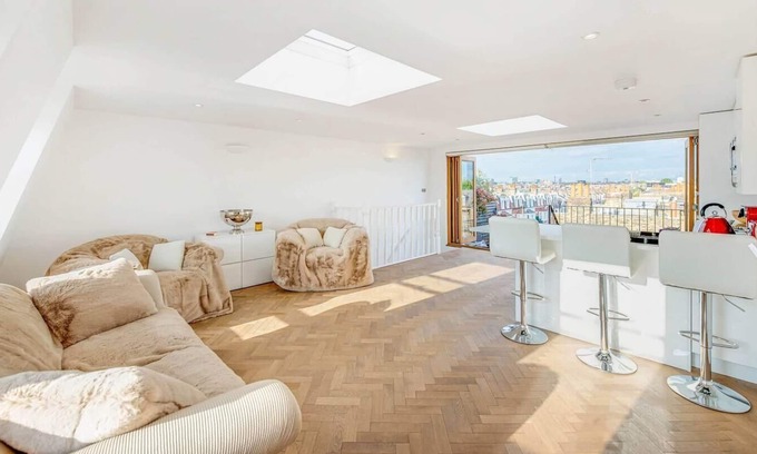 Munster Apartment | 3 bedroom Penthouse with London Skyline View