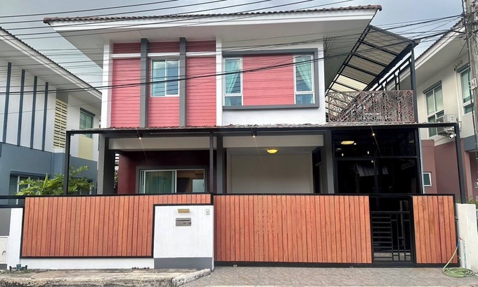 Talat Nuea House | 3-bedroom private house with commonpool,fitness room,WiFi 20min to patong beach