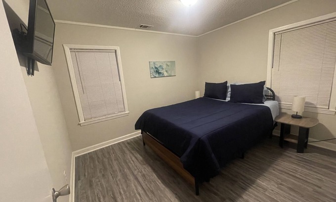 Raleigh House | 3 bedroom private vacation home in memphis