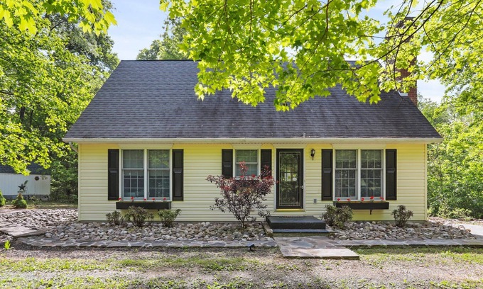Berkeley Springs House | 3 Bedroom Ridgetop Retreat- Minutes from Town