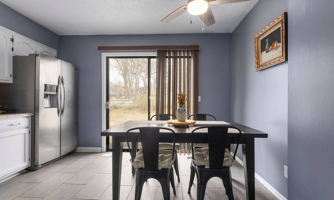 South Kansas City House | 3-bedroom townhome in charming Kansas City with WiFi, AC