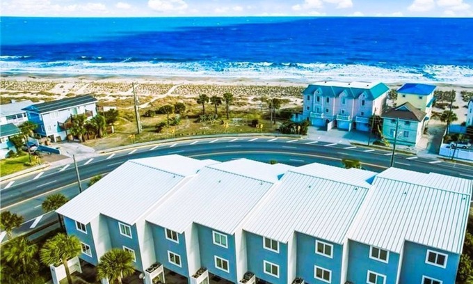 Tybee Island House | 3-bedroom vacation home steps to Tybee Island Beach