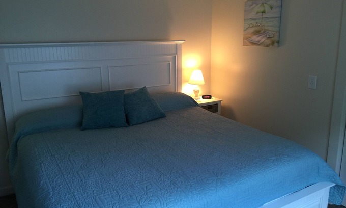 Old Orchard Beach Apartment | 3 Bedroom With A/C & Free Beach Parking