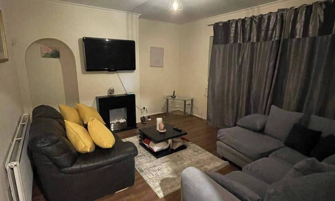 Turkey Street House | 3 Bedrooms - 6 Guests - Parking - Fireplace - Bbq