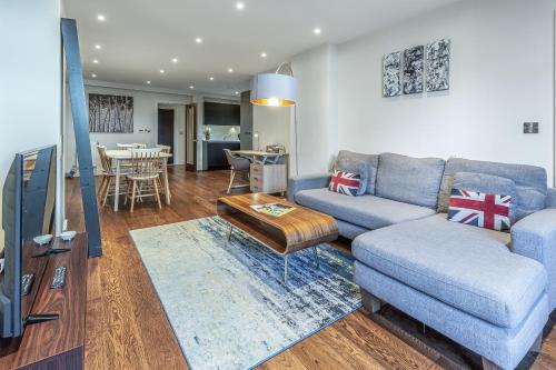Canning Town South Apartment | 3 Bedrooms Close to Canning Town & ExCel London