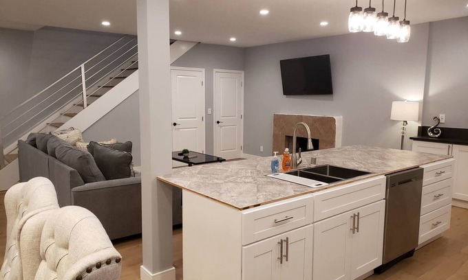 Pico - Robertson House | 3 bedrooms fully remodeled with all new furniture by Pico and Robertson